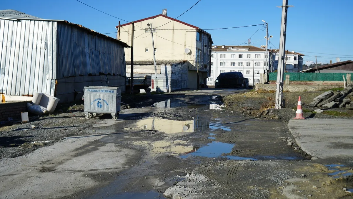 SON DAKİKA… İSKİ’nin yarım bıraktığı alt yapı çalışması yüzünden mahalle 2 aydır bu halde! Vatandaşlar isyan etti: Çamur içinde kalıyoruz! SON DAKİKA… İSKİ’nin yarım bıraktığı alt yapı çalışması yüzünden mahalle 2 aydır bu halde! Vatandaşlar isyan etti: Çamur içinde kalıyoruz!