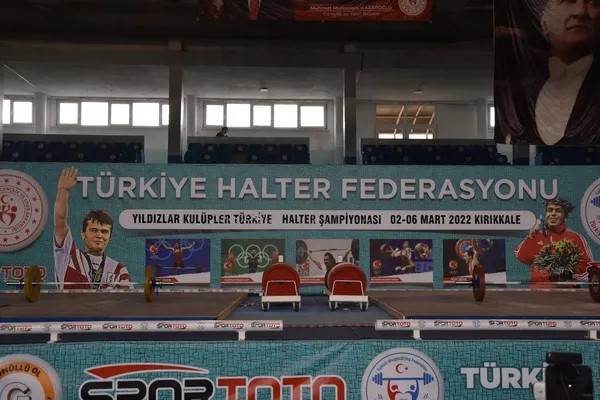 yildizlar-kulupler-turkiye-halter-sampiyonasi-kirikkalede-basladi-1646404940966.jpeg