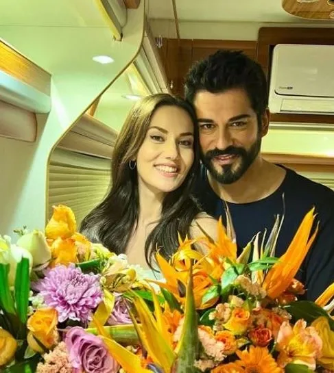 Fahriye Evcen Son birkaç gün diyerek paylaştı... Aşk pozu da var, Karan ile Kerem de!