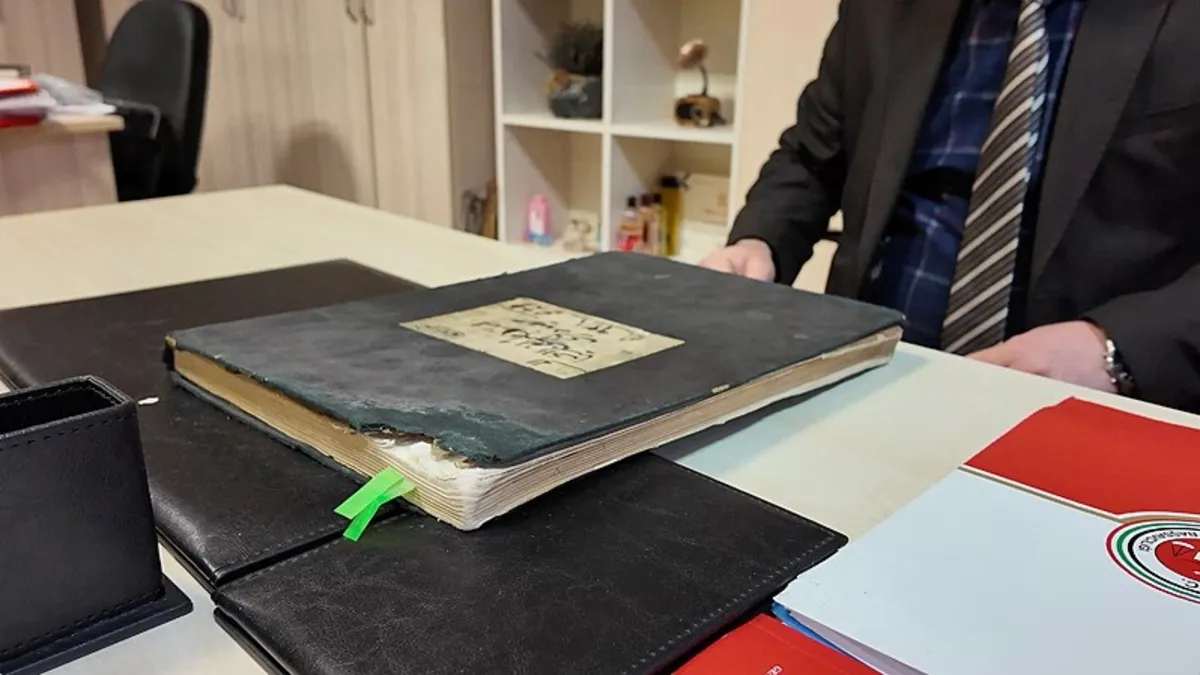 Depodan 100 yıllık adli emanet defteri çıktı Depodan 100 yıllık adli emanet defteri çıktı
