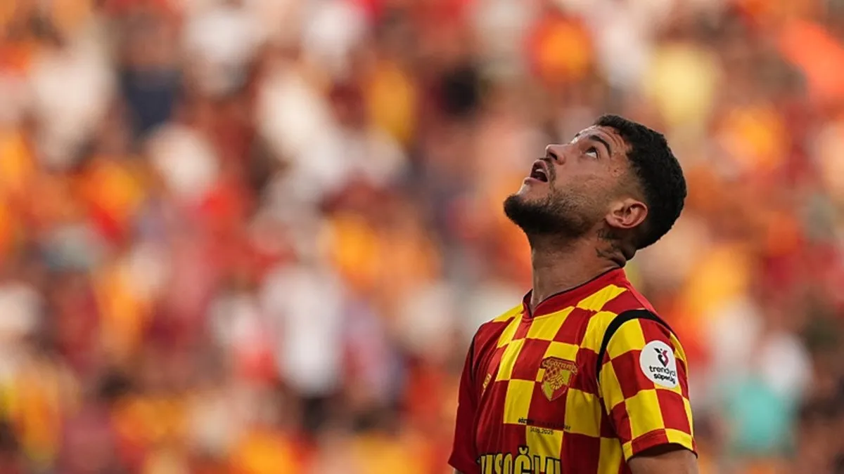 Romulo’ya dev teklif! Almanlar kesenin ağzını açtı Romulo’ya dev teklif! Almanlar kesenin ağzını açtı