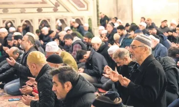 Eller şehitler için semaya kalktı