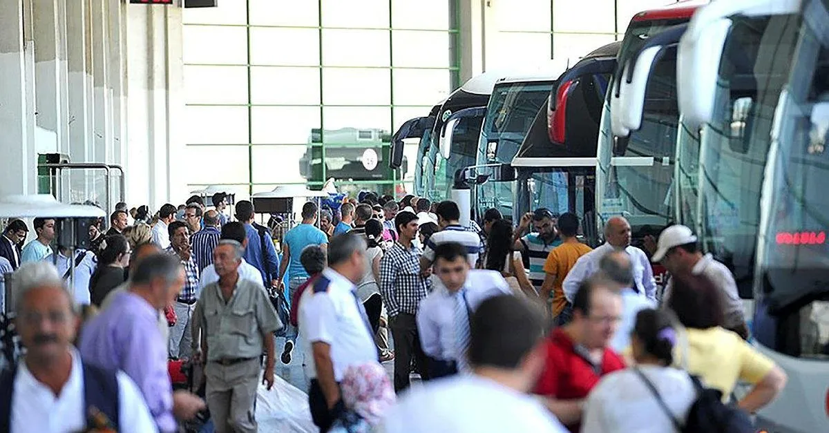 Karantinada olması gereken kişi otobüs terminalinde bilet alırken yakalandı