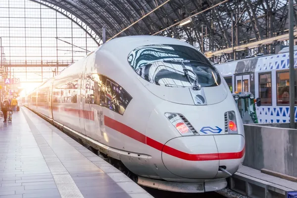 istanbuldan-seyahat-2-saate-dusecek-bakan-uraloglu-yeni-hizli-tren-icin-tarih-verdi-1783145062755.jpeg