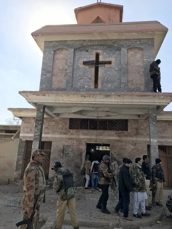 Pakistan'da pazar ayinine intihar saldırısı!