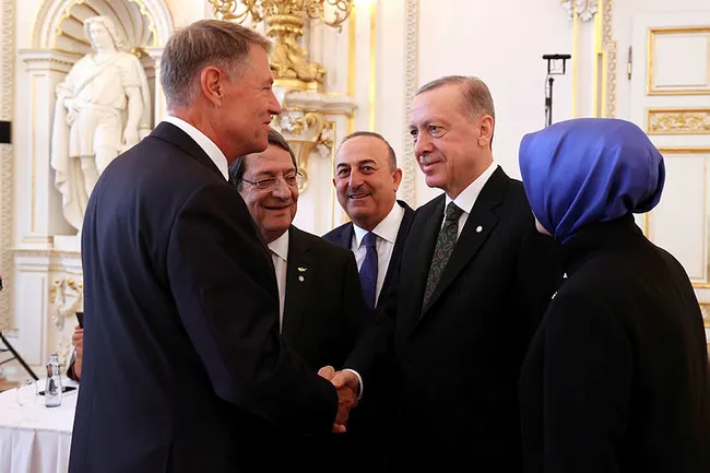 son-dakika-baskan-erdogandan-avrupa-siyasi-toplulugu-zirvesinde-diplomasi-trafigi-1665076479631.jpg