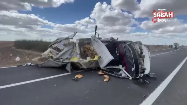 Feci kazada kamyonet kağıt gibi ezilerek paramparça oldu: 2 yaralı | Video