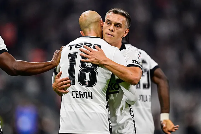 canli-super-ligde-besiktas-eyupspor-maci-1786909288800.jpeg