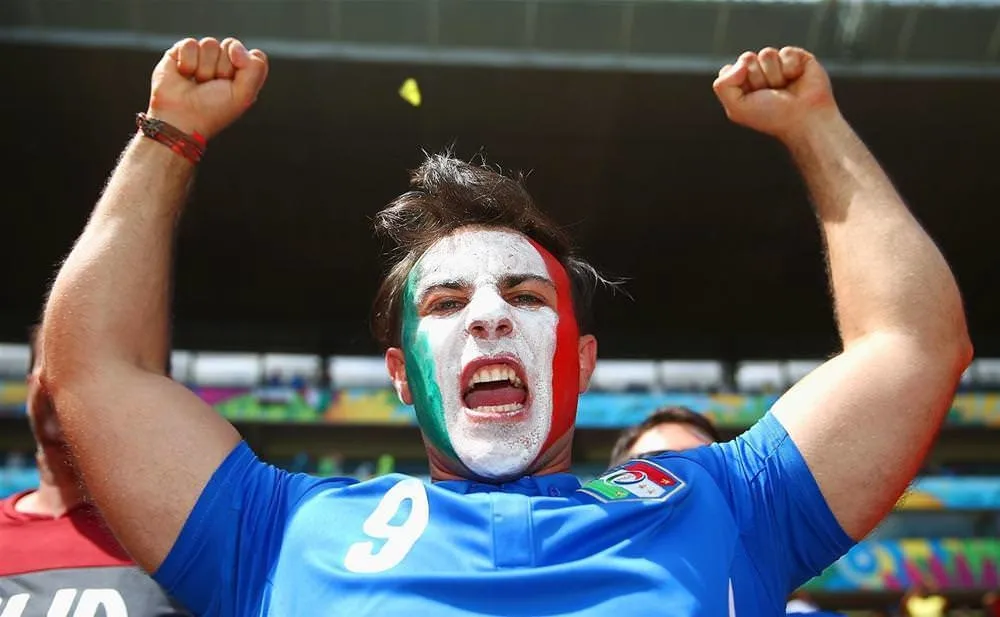 Спортивные фанаты. Спортивные болельщики. Эмоции спорт болельщики. Спортивные фанаты фото.