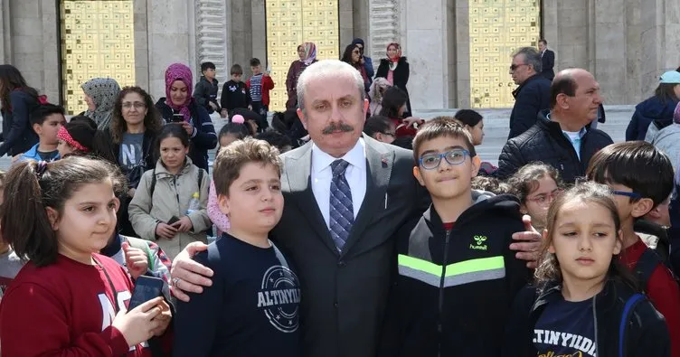 TBMM Başkanı Mustafa Şentop Meclis’i ziyaret eden çocuklarla buluştu