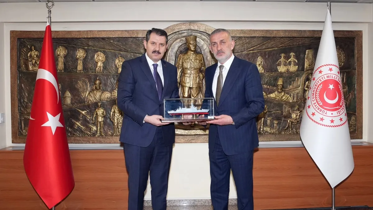 TFF Başkanı İbrahim Hacıosmanoğlu Milli Savunma Bakan Yardımcısı Salih Ayhan’ı ziyaret etti TFF Başkanı İbrahim Hacıosmanoğlu Milli Savunma Bakan Yardımcısı Salih Ayhan’ı ziyaret etti