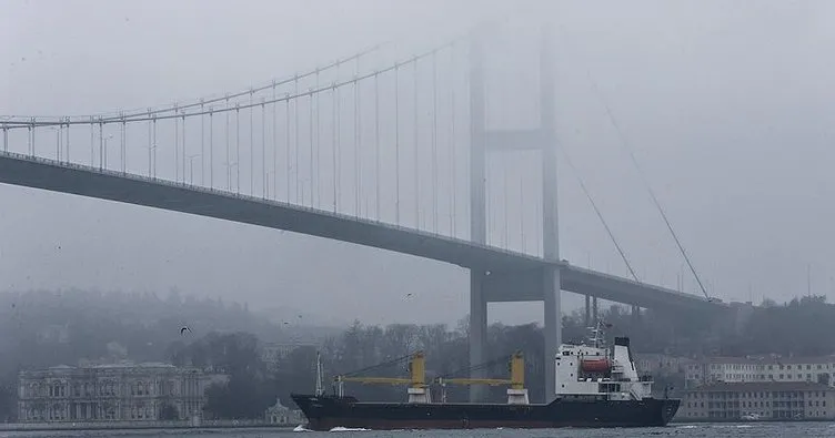 İstanbul Boğazı’nda dümeni arızalanan gemi kurtarıldı