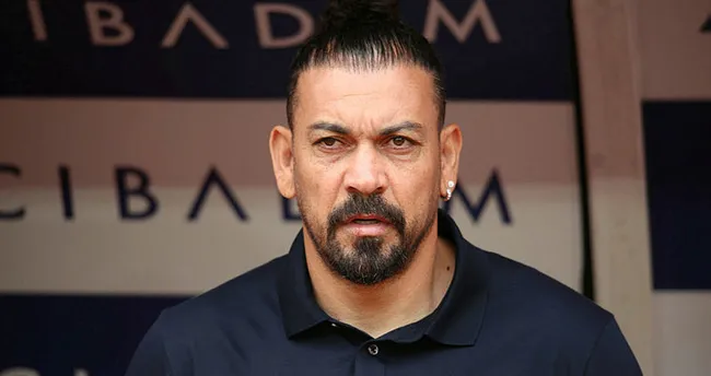 Servet Çetin’den istifa çağrılarına yanıt: “Hiçbir takıma boyun bükmedik” Servet Çetin’den istifa çağrılarına yanıt: “Hiçbir takıma boyun bükmedik”