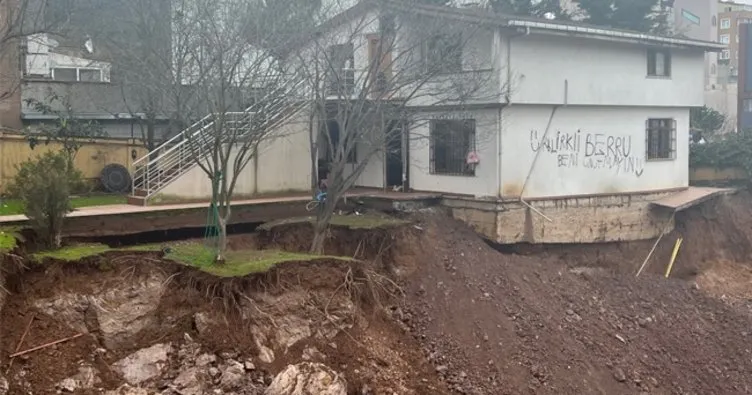 İstanbul’da inşaatın istinat duvarı, bitişik evin bahçesiyle birlikte çöktü
