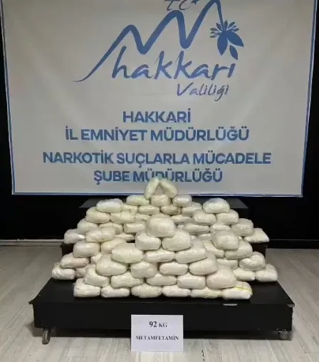 hakkaride-dev-operasyon-sinirda-30-milyon-degerinde-92-kilo-uyusturucuya-darbe-1730980845788.jpg