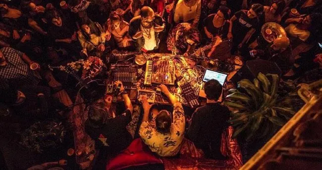 Evin salonunda ya da hamamda konser Cumartesi Sabah Haberleri