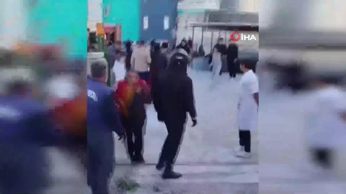 10’uncu katta yangın: Polis, havaya ateş açarak vatandaşları uzaklaştırdı | Video videosunu izle 10’uncu katta yangın: Polis, havaya ateş açarak vatandaşları uzaklaştırdı | Video videosunu izle