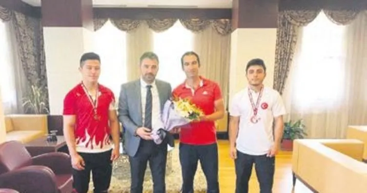 Pursaklar Belediye sporcularından altın madalya