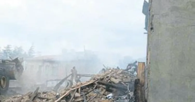 Mangal yaktılar 4 ev küle döndü