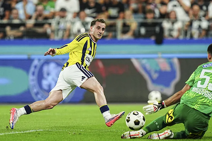 canli-uefa-sampiyonlar-liginde-sturm-graz-fenerbahce-maci-1786476727071.jpg