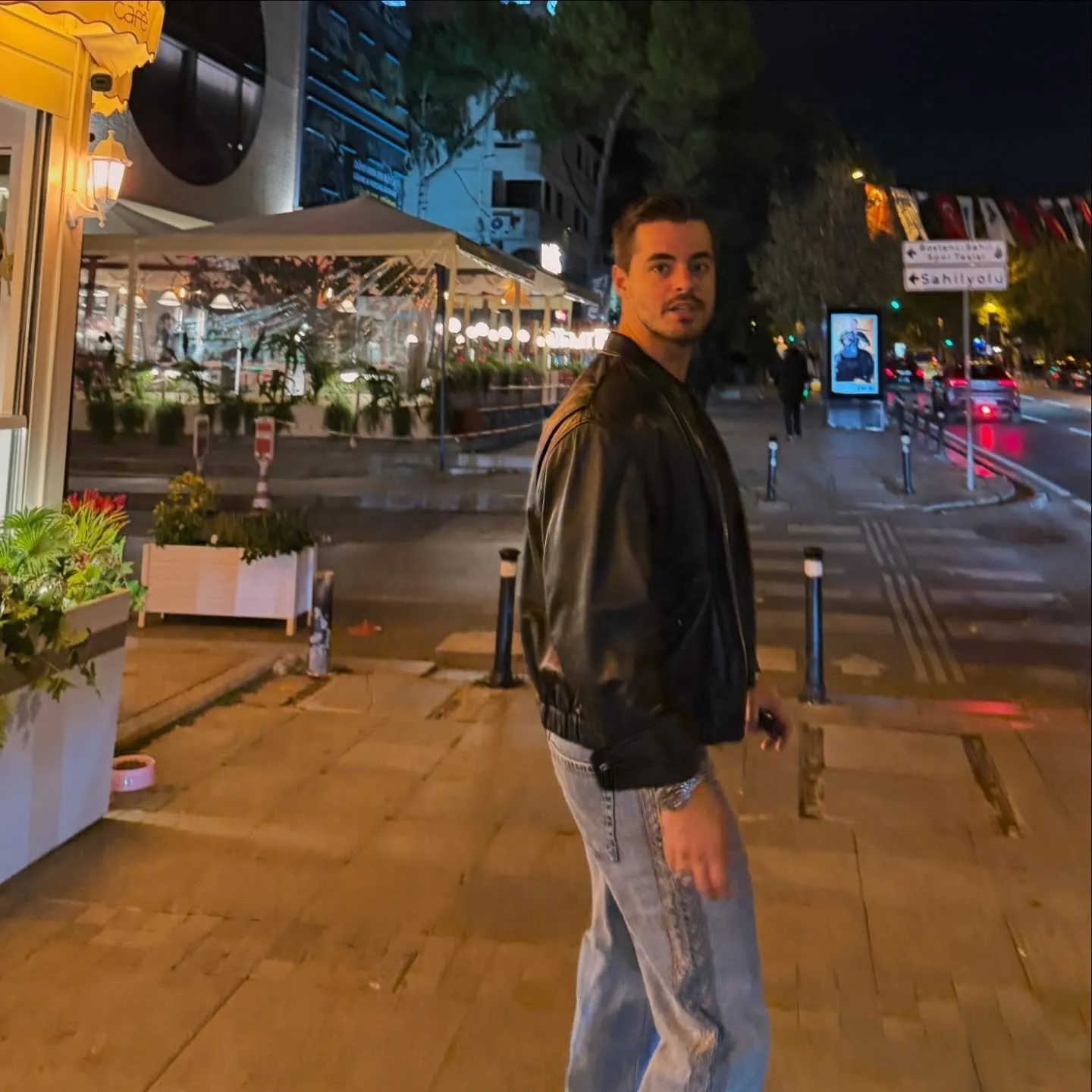 Kaza yapıp ölümden dönmüştü! Oyuncu Berk Atan'dan yeni açıklama geldi! "Zorlu bir süreçten geçiyoruz..."