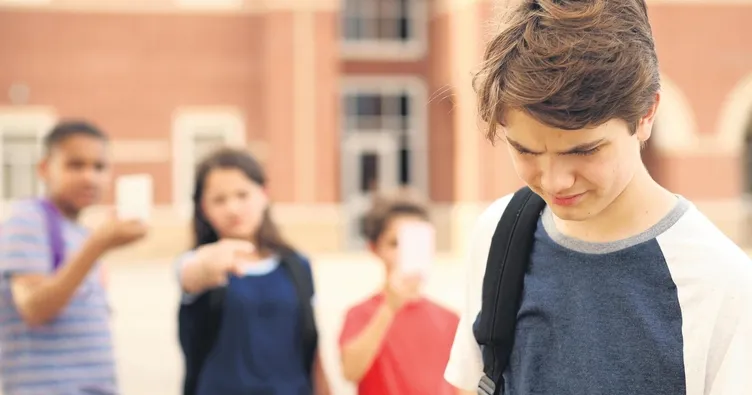 Ayakkabı modeli zorbalık nedeni