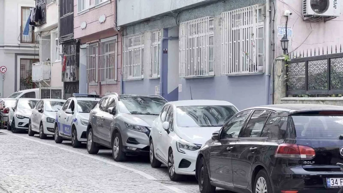 Fatih’te korkunç olay: Polis memuru arkadaşını katledip, intihar etti! Fatih’te korkunç olay: Polis memuru arkadaşını katledip, intihar etti!