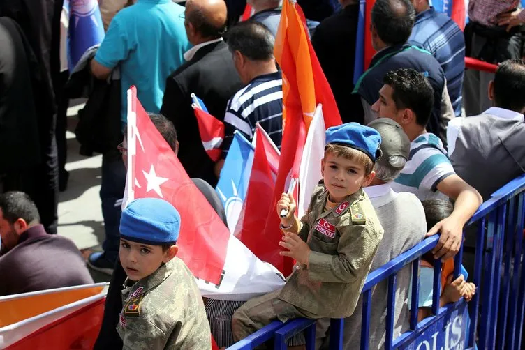 Vatandaşlar Cumhurbaşkanı Erdoğan'ı Isparta'da coşkuyla karşıladı