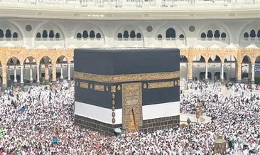 Kâbe’de cuma namazı coşkusu