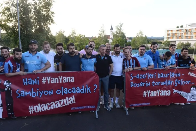 Trabzonspor antrenmanında keyifli anlar! Ahmet Ağaoğlu ayakkabılarını Abdülkadir Ömür’e verdi