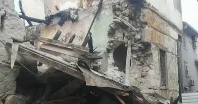 Tarsus’ta metruk bina çöktü