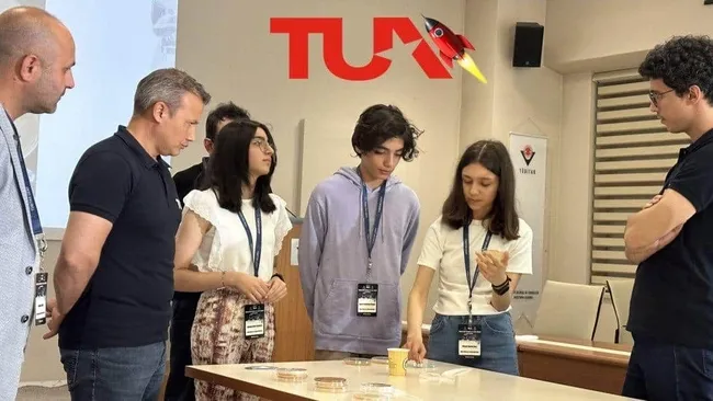 turk-astronot-alper-gezeravci-muslu-ogrencilerle-bir-araya-geldi-deneylerini-uzayda-test-edecek-1704959352524.jpg