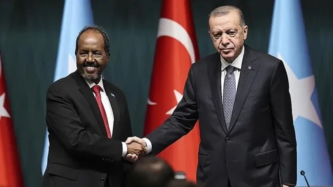 baskan-erdogan-somali-cumhurbaskani-mahmud-ile-gorusuyor-1767102267079.jpeg Başkan Erdoğan: