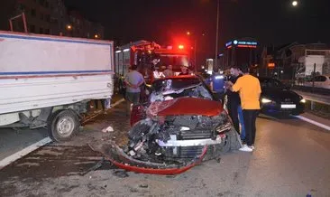 Pendik’te otomobil arıza yapan kamyonete çarptı: 4 yaralı #istanbul