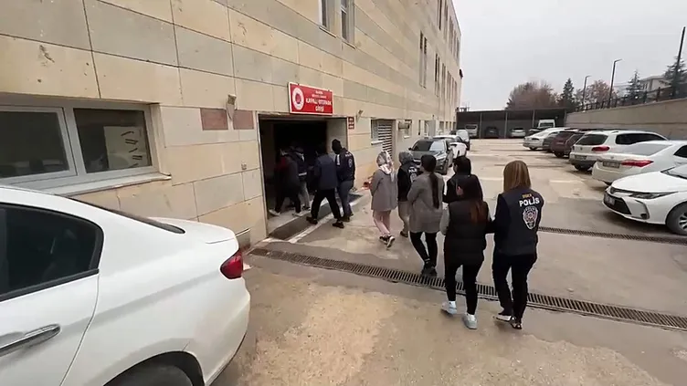 385 milyon liralık bungalov dolandırıcılığı: Sahte profille cinsel içerikli sohbet sonrası…