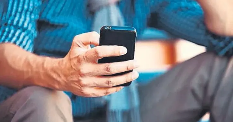 Karısının mesajlarını izleyen eşe ceza