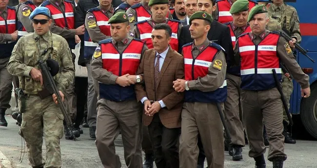 FETÖ’cü hainler duruşma salonuna getirildi