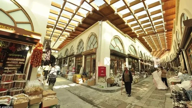 tarihi-maras-kapali-carsisi-yuzyillik-tarihi-ile-ticarete-yon-veriyor-1662898549611.jpg