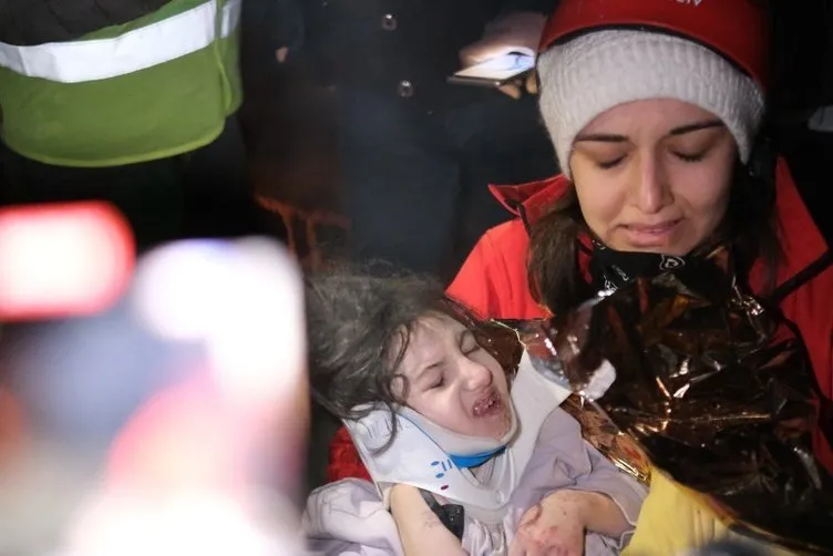 SON DAKİKA: Deprem’de 90. saat mucizesi! 10 günlük Yağız bebek ve annesi herkesi ağlattı