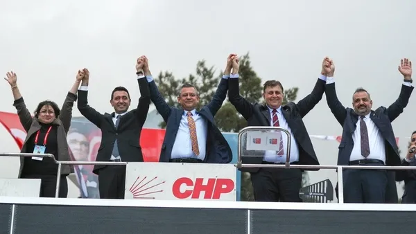 izmirde-chpli-belediyelerde-memurlar-sokaga-iniyor-hak-mucadelesi-toren-alanlarina-tasinacak-1778573520510.jpg