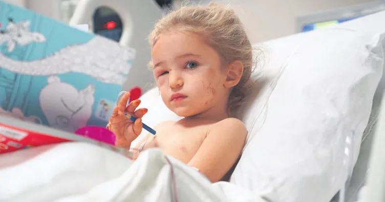 Elif parmağımı öyle sıkı tuttu ki..