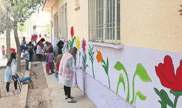 Gönüllü gençler köy okuluna renk kattı