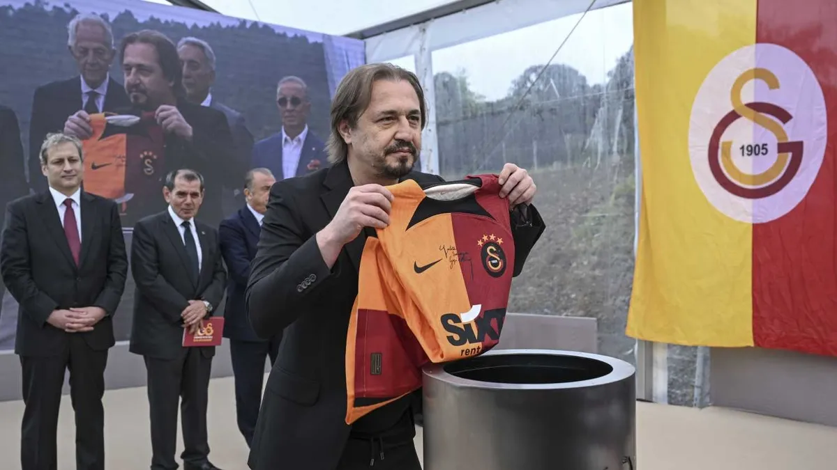 Ayhan Akman, Galatasaray’dan ayrıldığını açıkladı Ayhan Akman, Galatasaray’dan ayrıldığını açıkladı