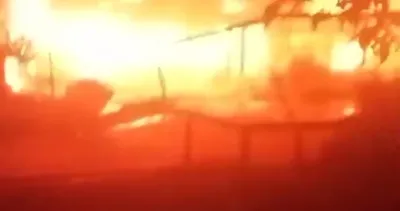 Alev alan ev kullanılamaz hale geldi