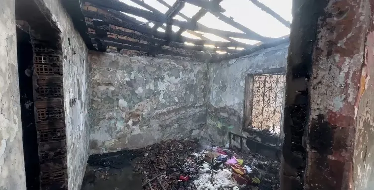 Madde bağımlısı adam ailesinin evini ateşe verdi: Annesi isyan etti!