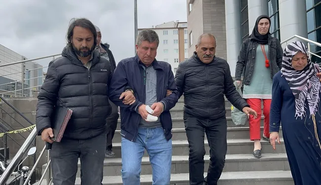 esini-14-bicak-darbesiyle-katletti-savunmasi-saskina-cevirdi-eski-esinin-mesajini-gorunce-1696583109866.jpg