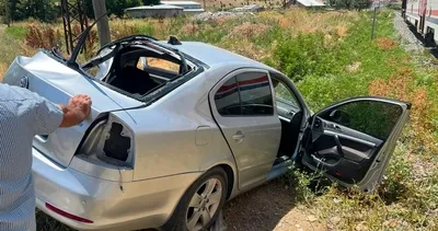 Muş’ta tren otomobile çarptı: 3 yaralı #mus