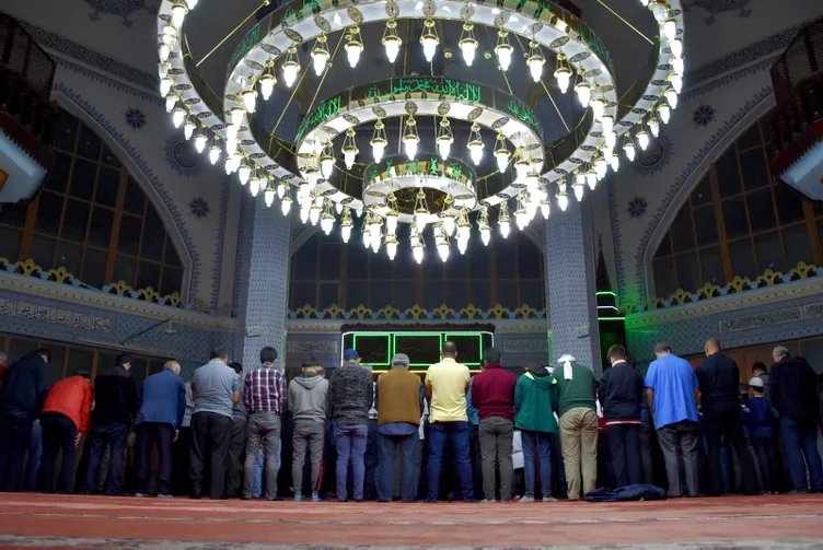 Ramazan ayının ilk teravih namazı kılındı