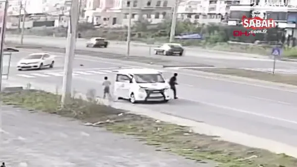 Sakarya'da minibüsün çarptığı kadın hayatını kaybetti! O anlar kamerada | Video