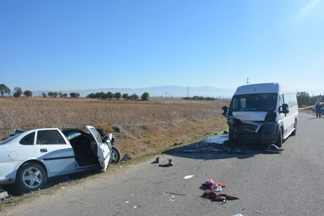 afyonkarahisarda-ogrenci-servisi-kaza-yapti-olu-sayisi-4e-yukseldi-1729758387283.jpg